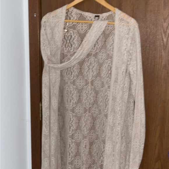 Lace Duster - Picture 2 of 3